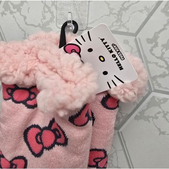 Hello Kitty Pink Socks with Heart Pattern and Cartoon Design - Picture 6 of 6